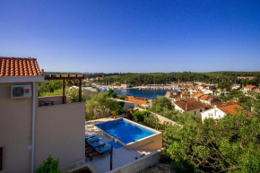 Гостиница Holiday home Villa Helena  Милна